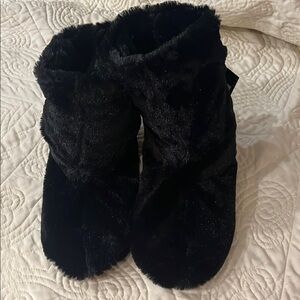 Cozy Black Faux Fur Slippers